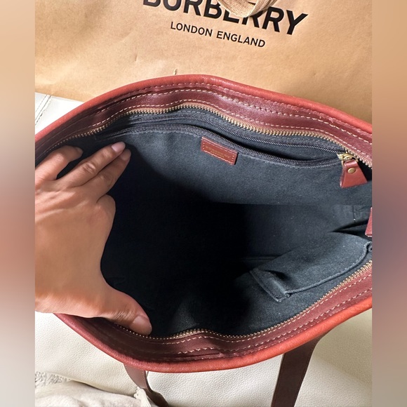 BURBERRY Medium Tote - Picture 9 of 13